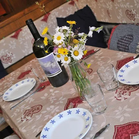 Апартаменти Cervino Valley House Rododendro *